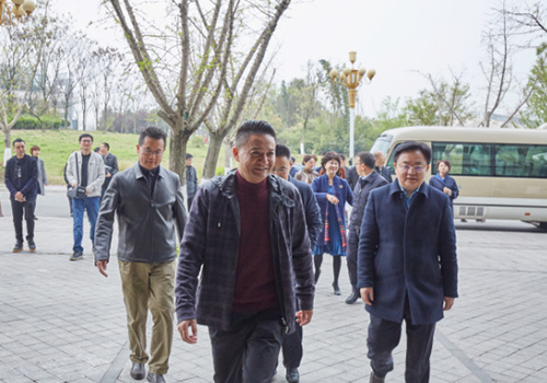 成都(dōu)市(shì)成華區(qū)黨政“四大(dà)班子(zǐ)”領導 莅臨賽英科(kē)技(jì)考察、調研